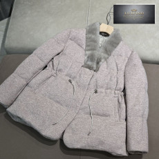 로로피아나 24FW 로고 패치 밍크퍼 구스다운 패딩 점퍼