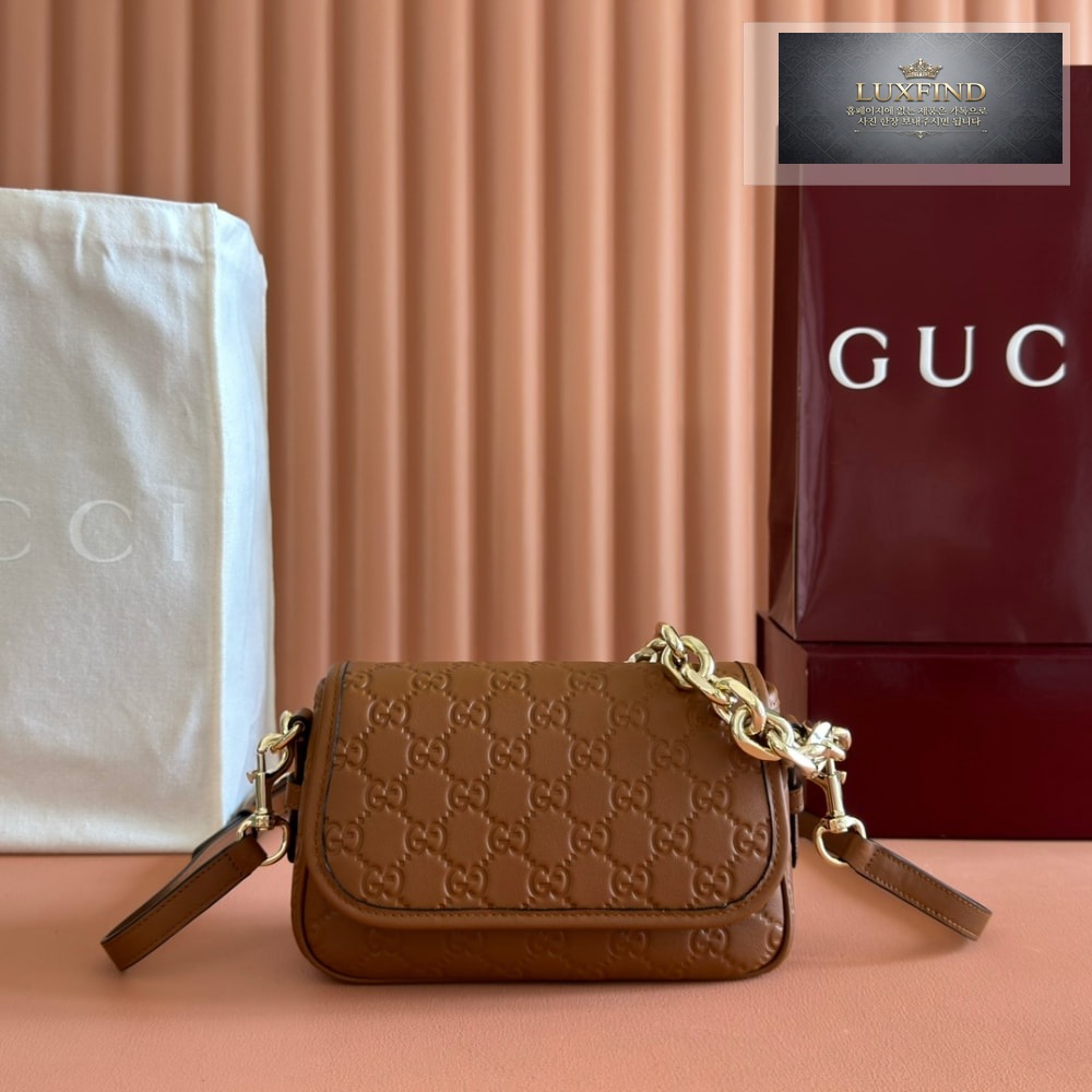 Gucci GG Emblem Shoulder