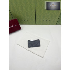 Gucci 835151