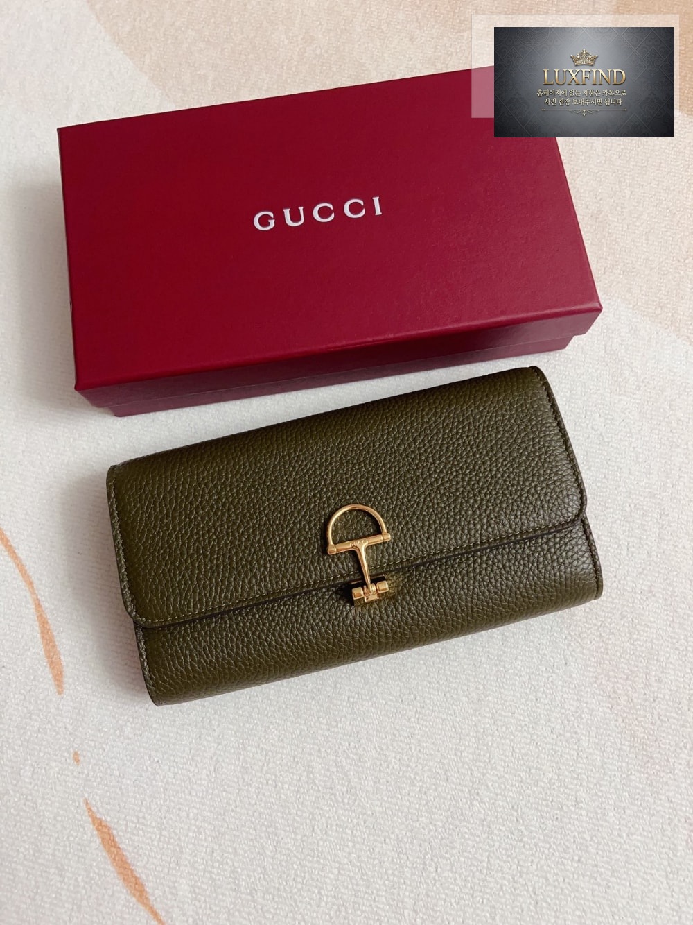 Gucci 828147