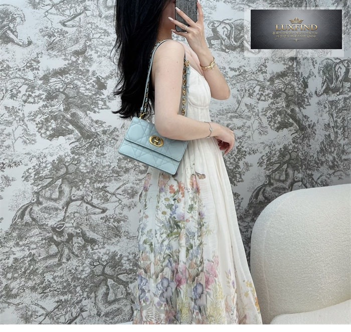 디올 미스 카로 미니 백 클라우드 블루 매크로까나쥬