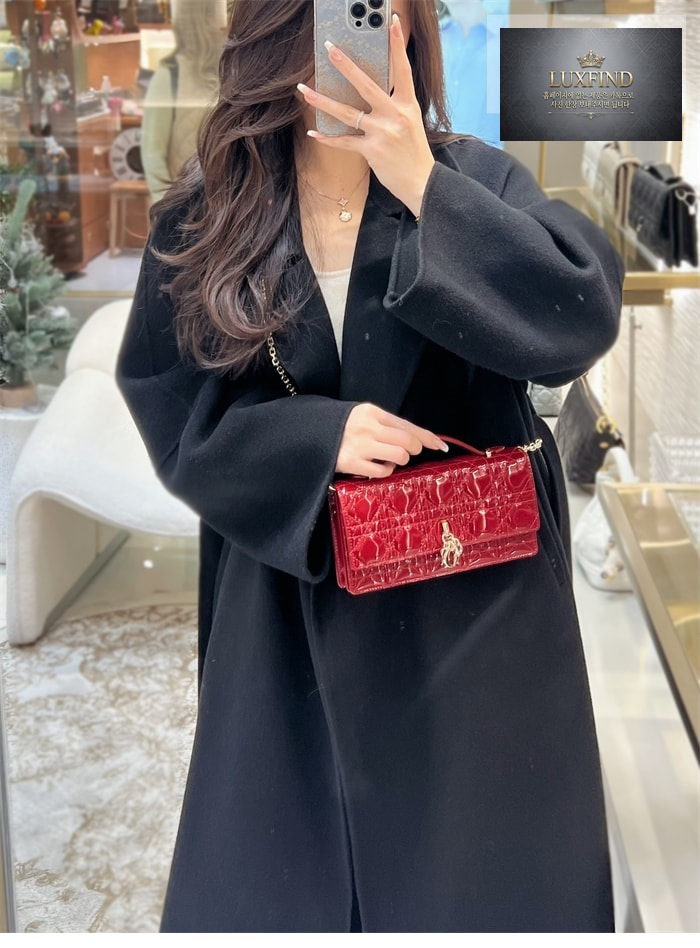 디올 미스 디올 미니 체인백 페인턴트 체리 레드 까나쥬