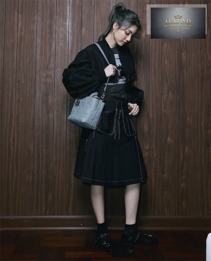 디올 뚜주흐 스몰 버티컬 토트백 스톤 그레이 매크로까나쥬