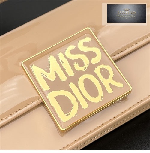 디올 Miss Dior Graffiti 플랩백