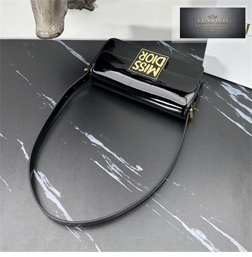 디올 Miss Dior Graffiti 플랩백