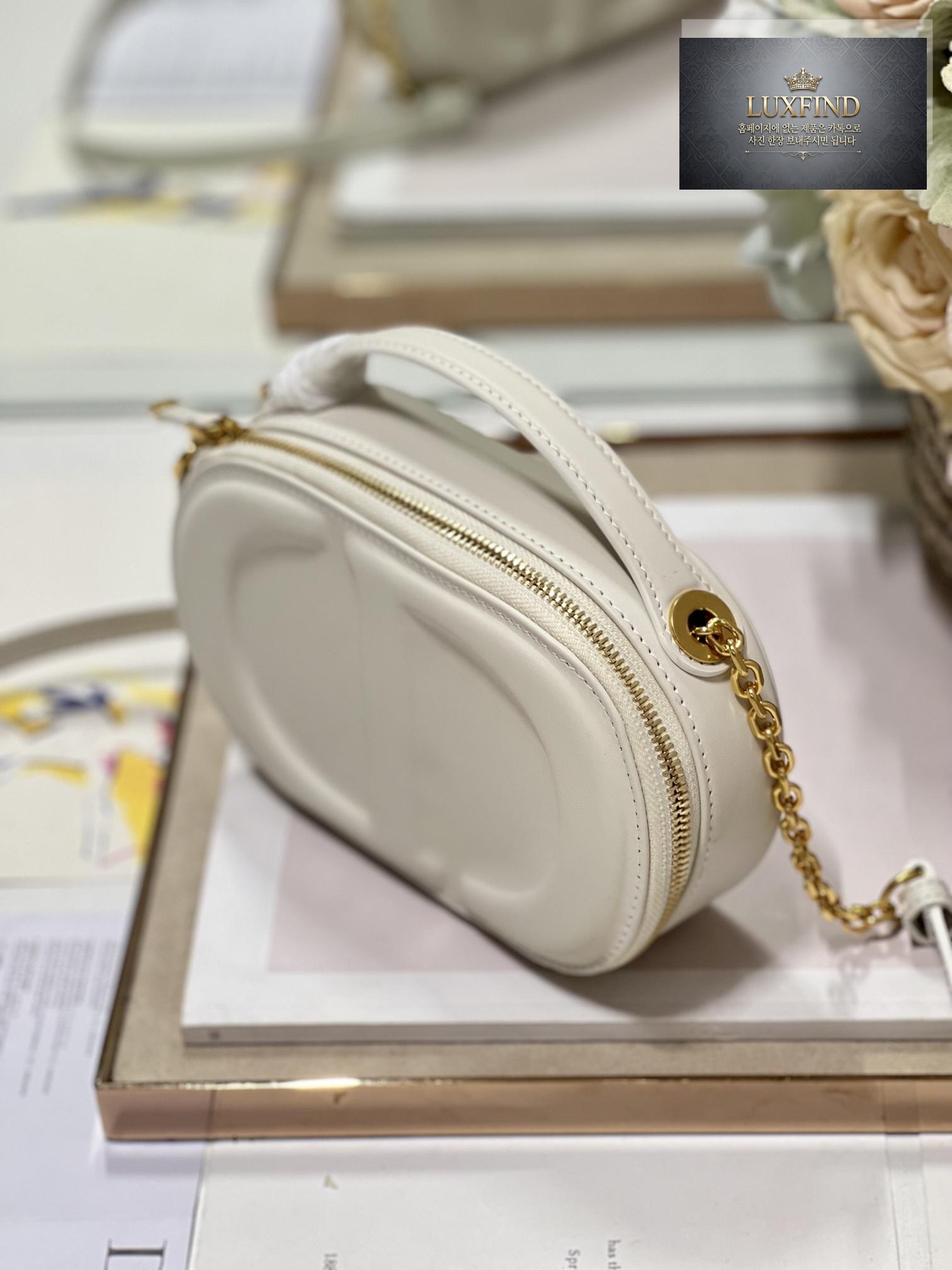 Dior Signature Oval Camera