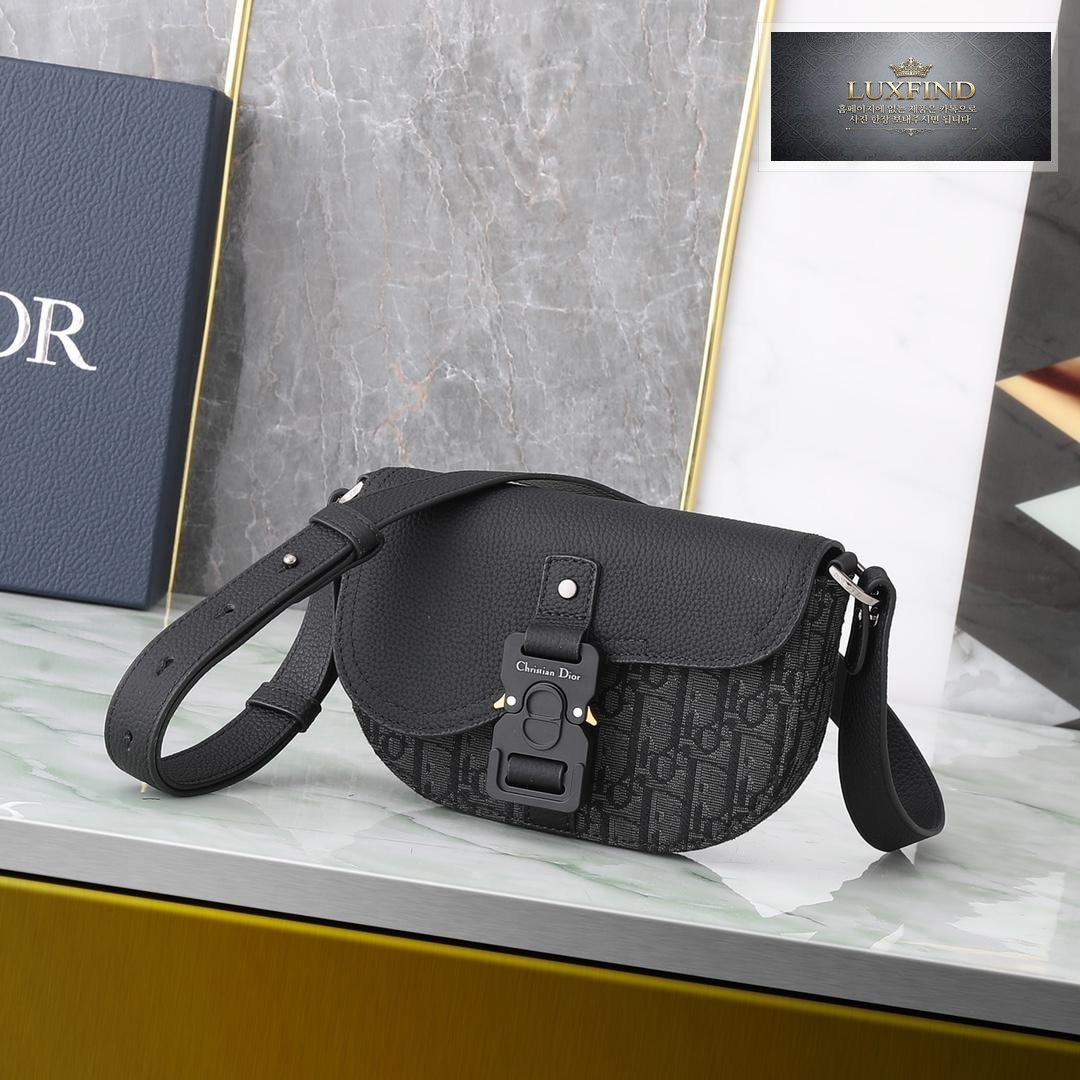 Dior Saddle Mini Flap Messenger