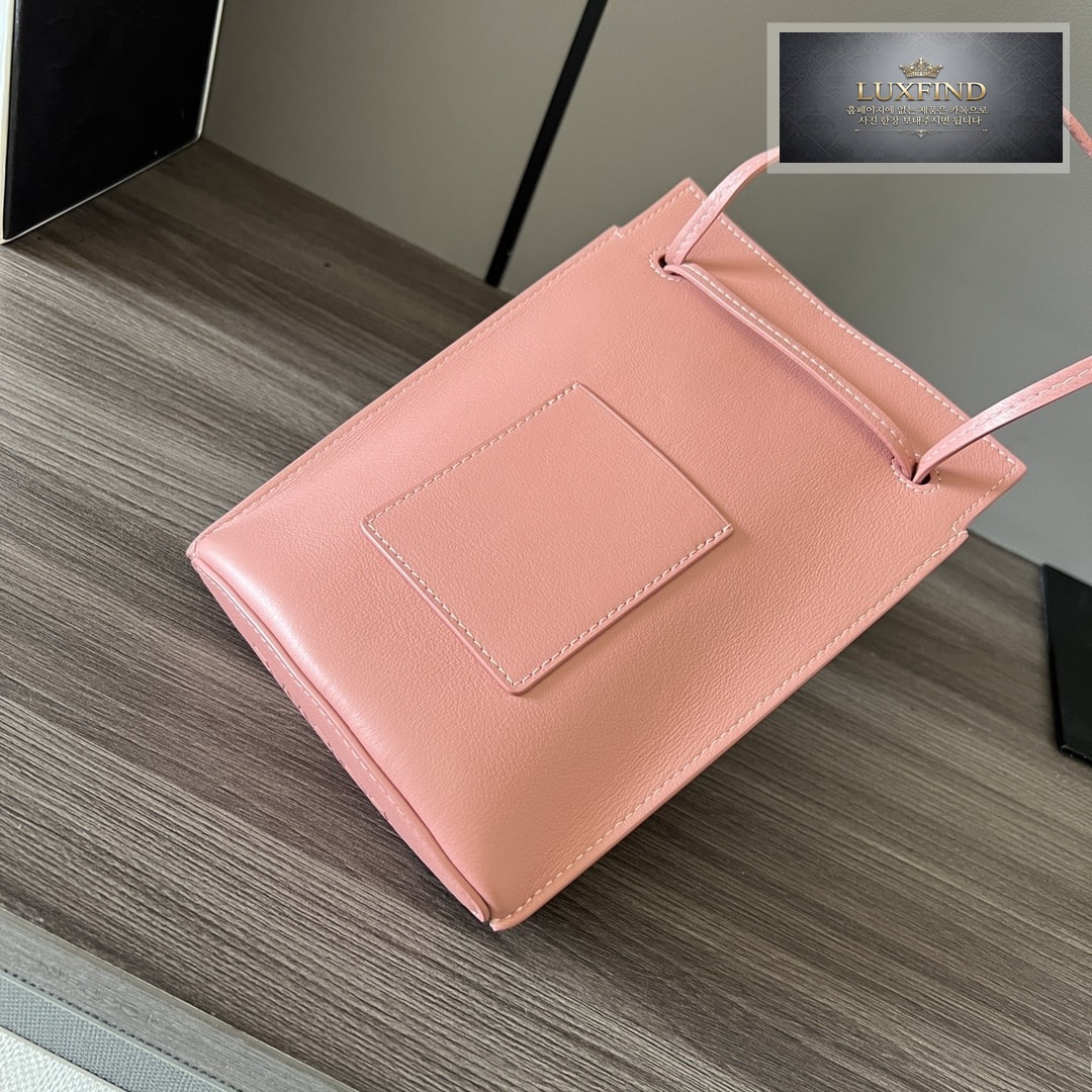 로에베 클래식 카프스킨 다이스 포켓 크로스 백 21*15*5CM “9COLOR”