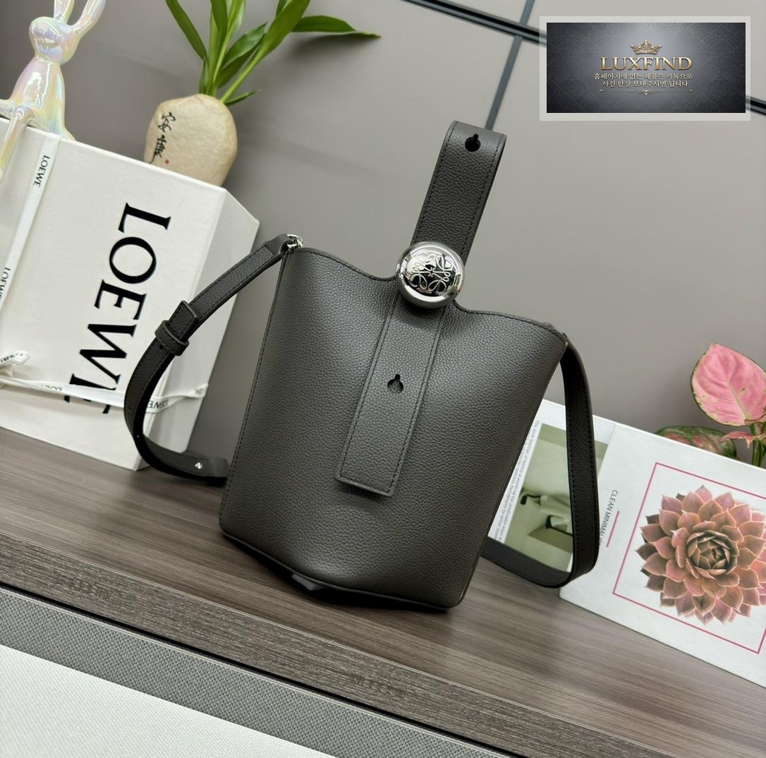 Loewe Pebble Bucket Mini