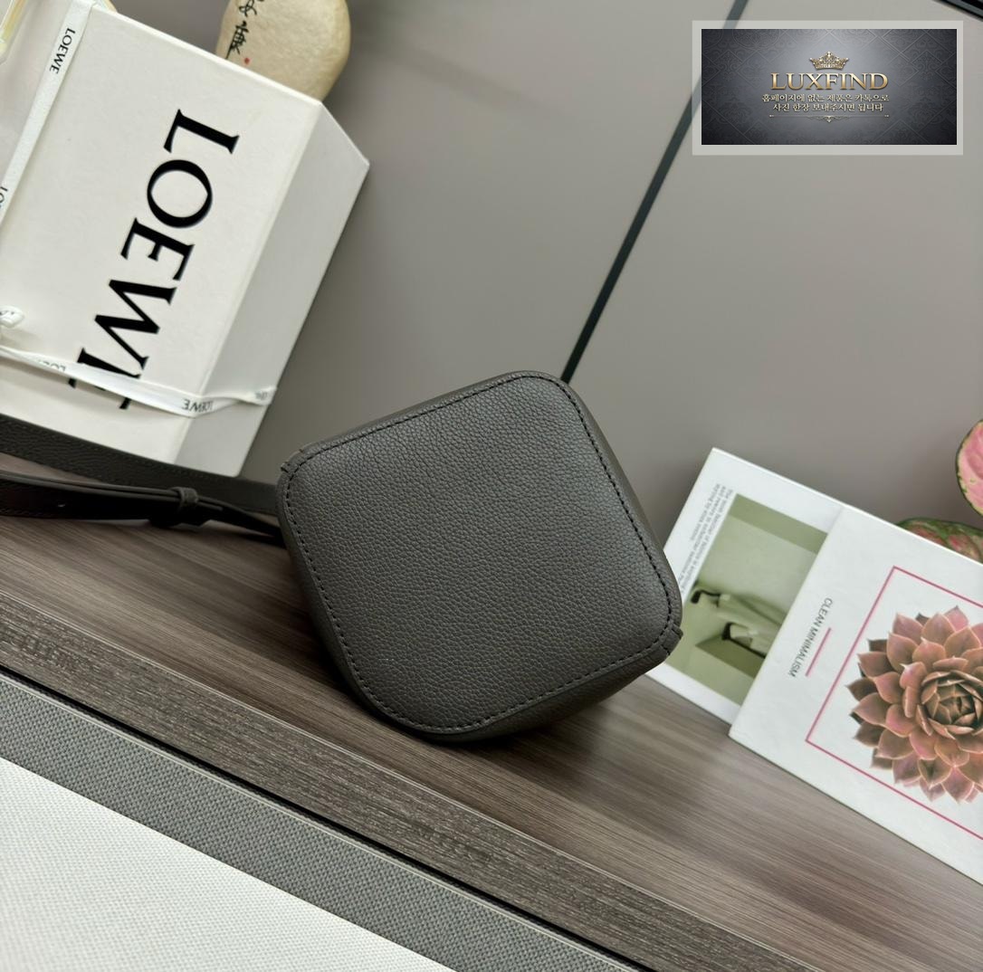 Loewe Pebble Bucket Mini