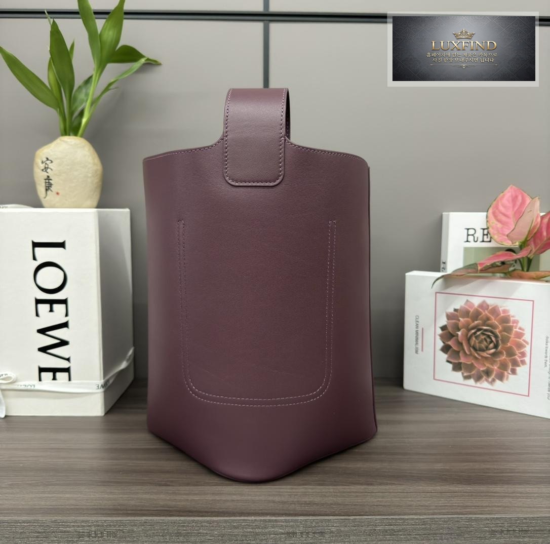 Loewe Pebble Bucket Medium