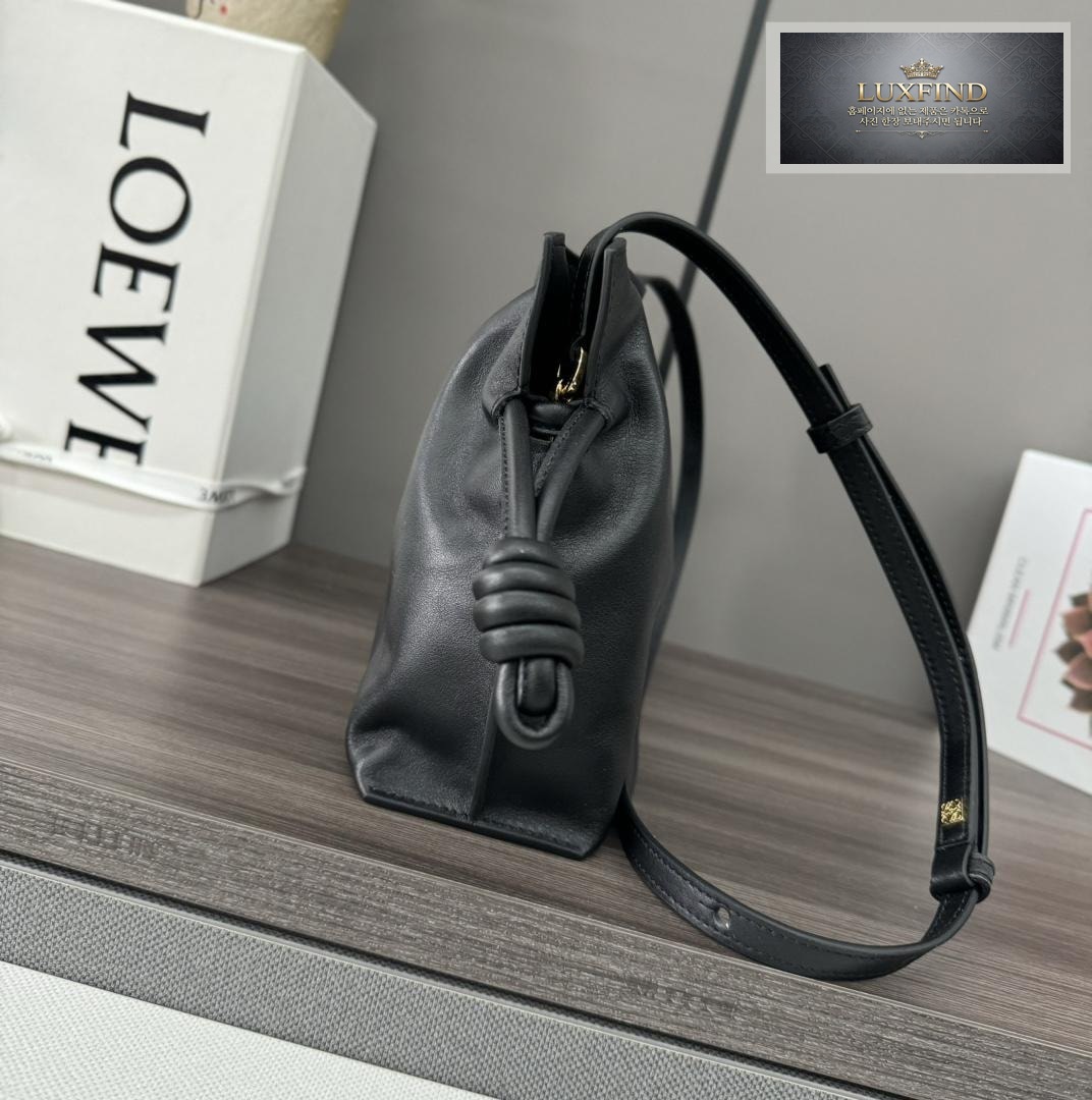 Loewe Flamenco Clutch