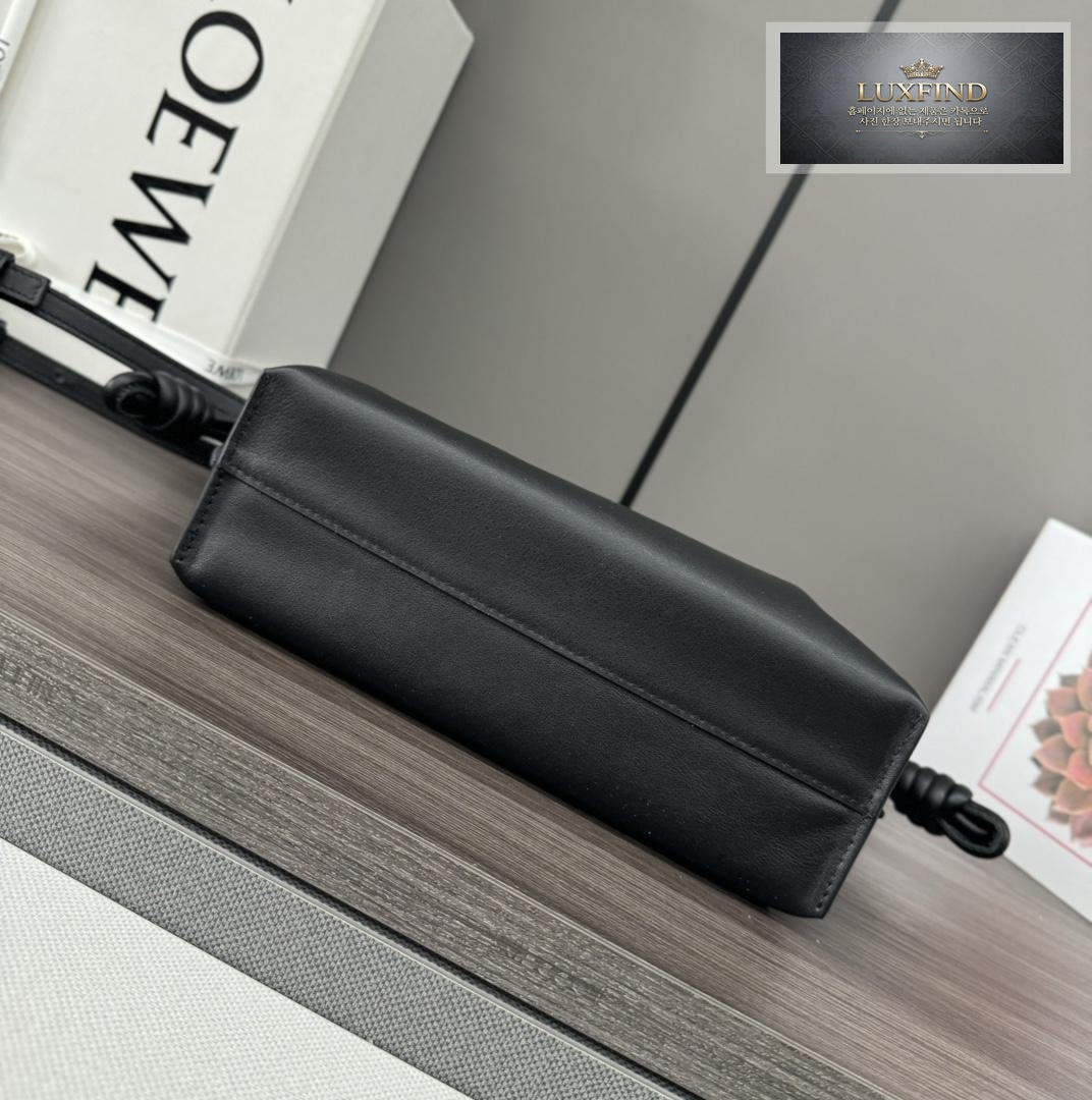 Loewe Flamenco Clutch