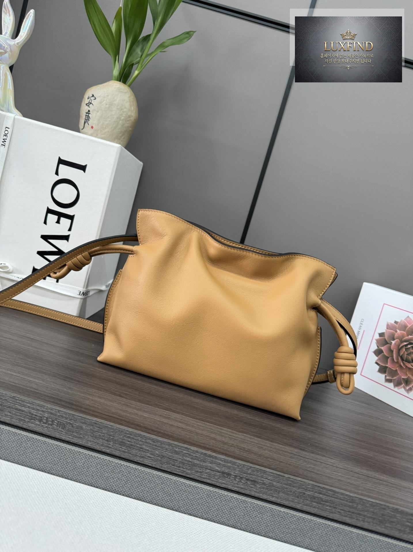 Loewe Flamenco Clutch