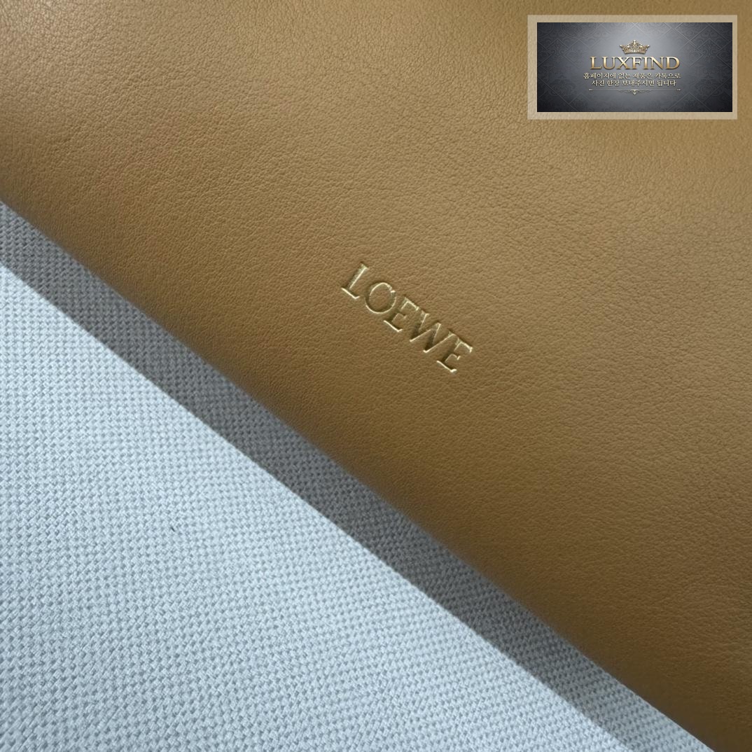 Loewe Flamenco Clutch