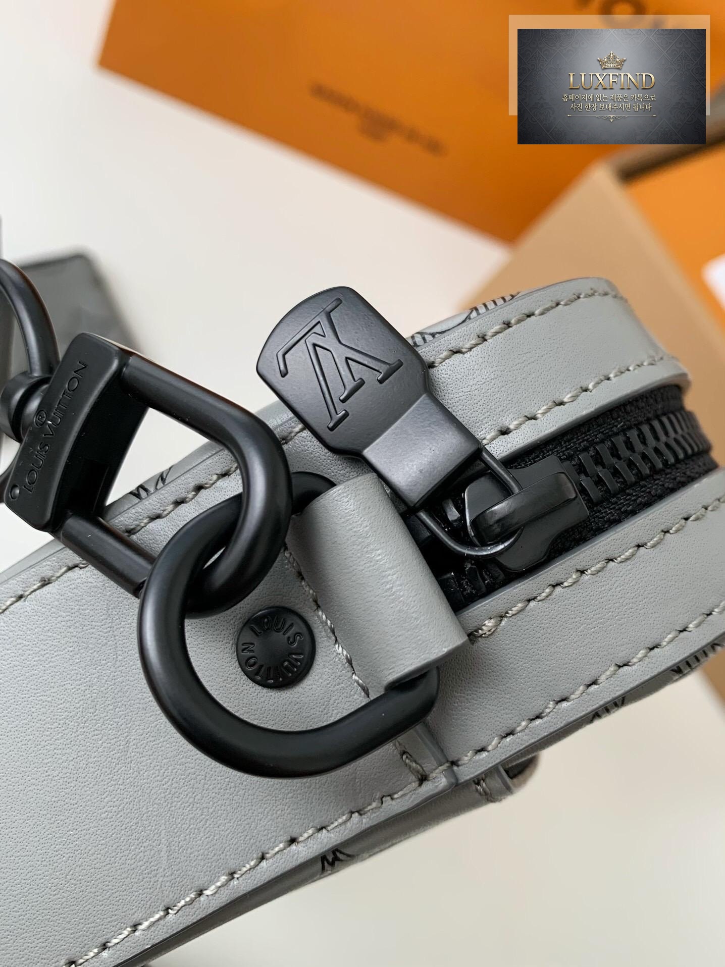 Louis Vuitton Duo Messenger