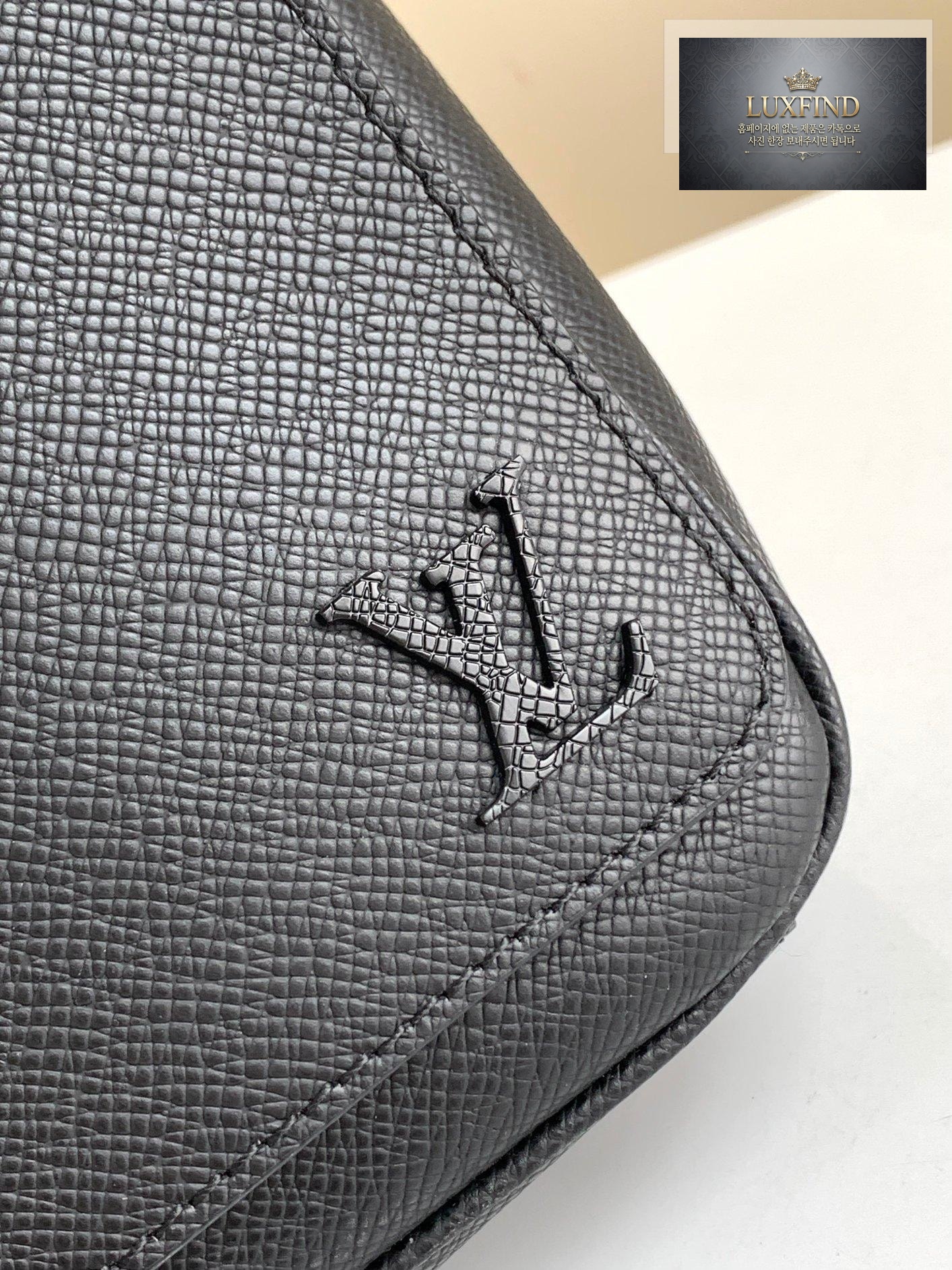 Louis Vuitton District PM Taiga