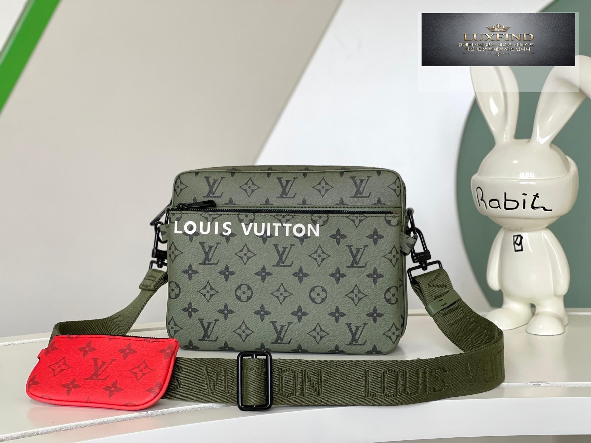 Louis Vuitton Trio Messenger Guitar