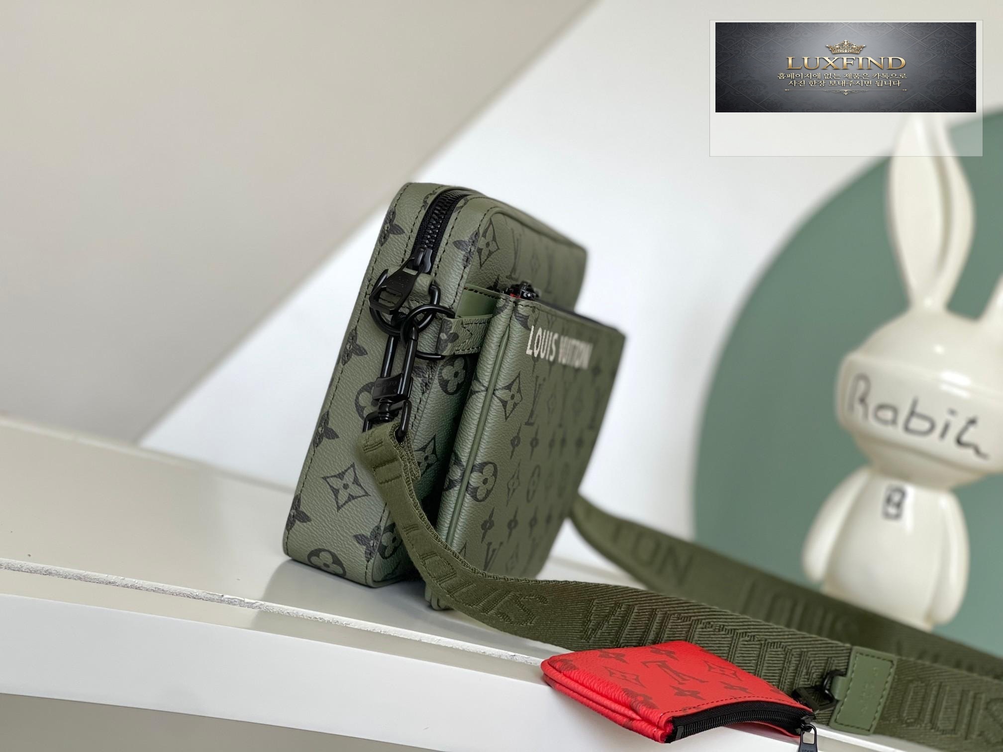 Louis Vuitton Trio Messenger Guitar