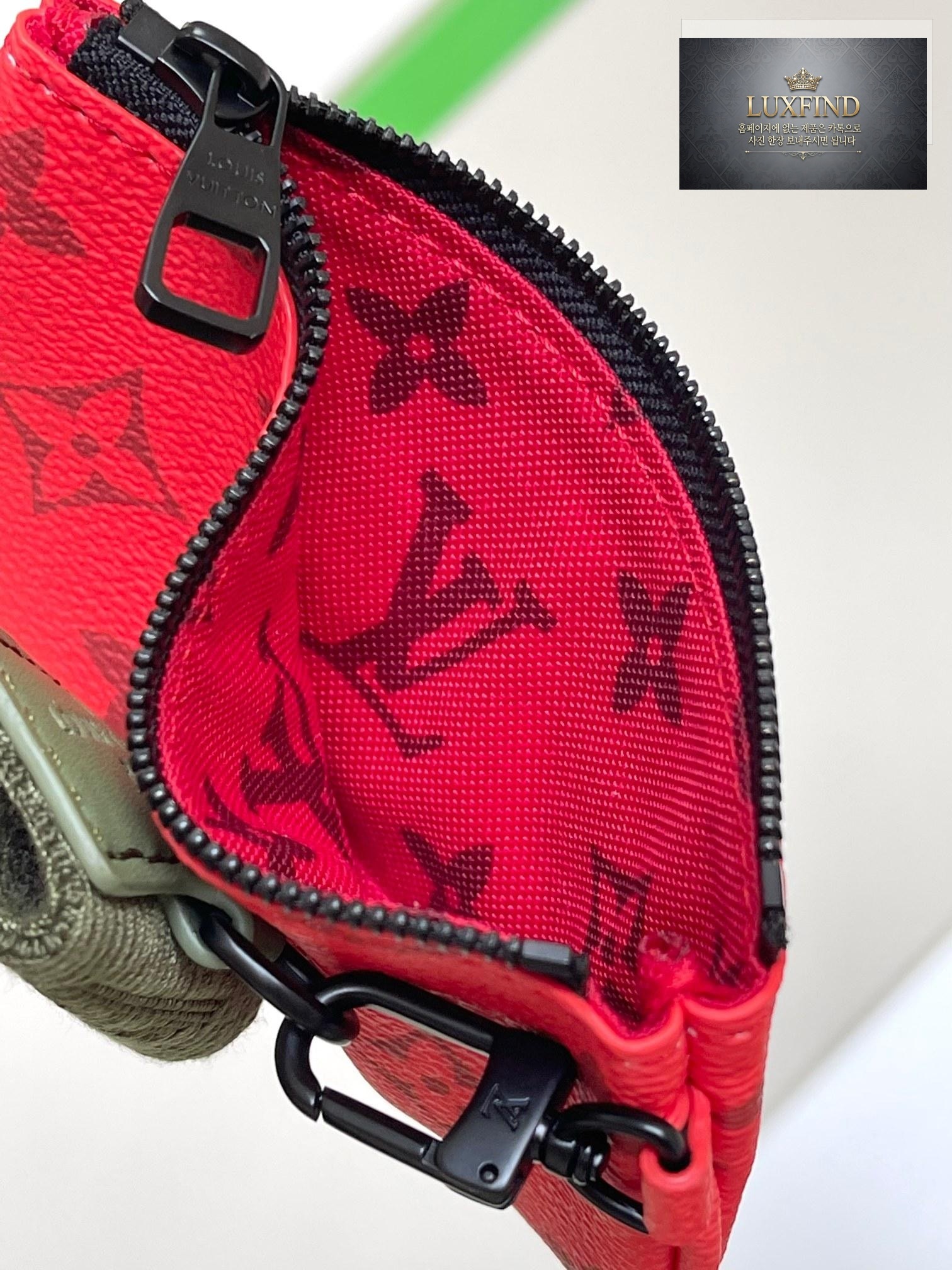 Louis Vuitton Trio Messenger Guitar