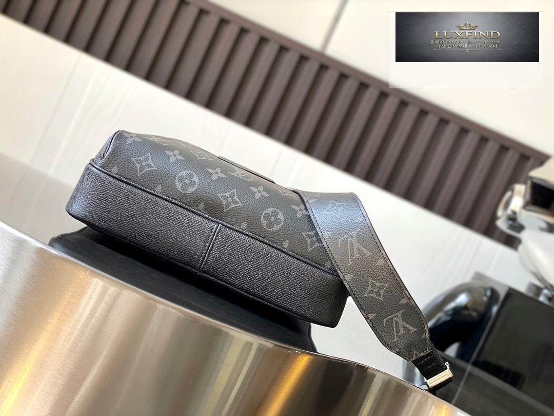 Louis Vuitton Outdoor Messenger