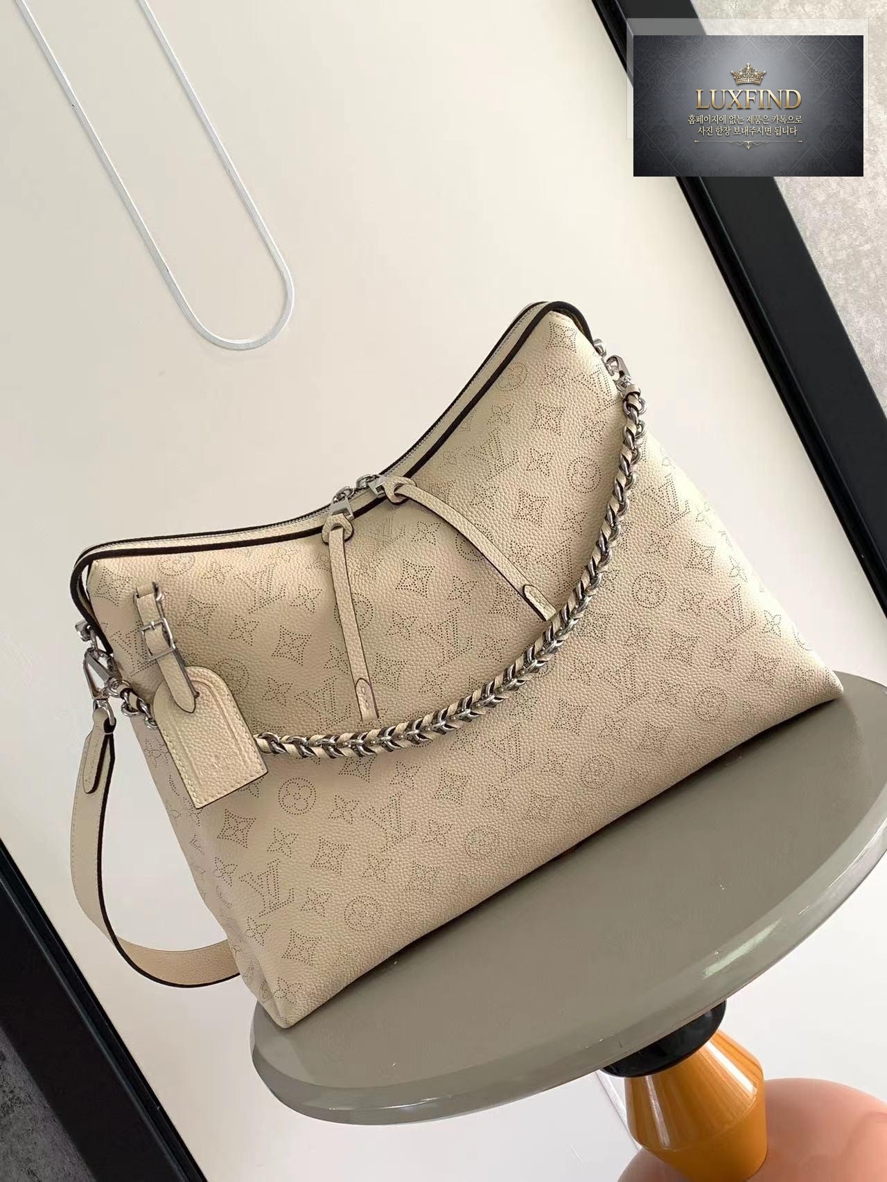 Louis Vuitton Mahina MM Hand It All
