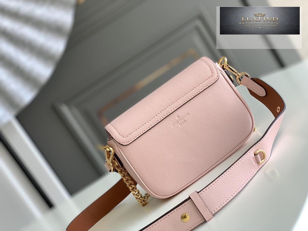 Louis Vuitton Lock Me Tender