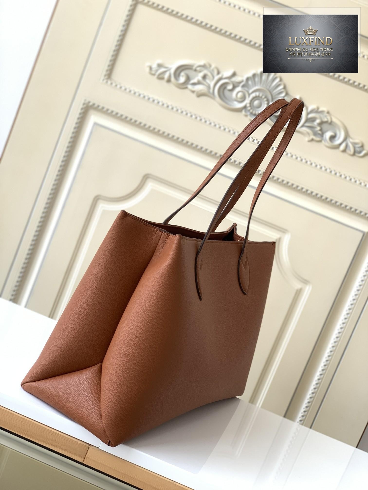 Louis Vuitton Lock Me Shopper