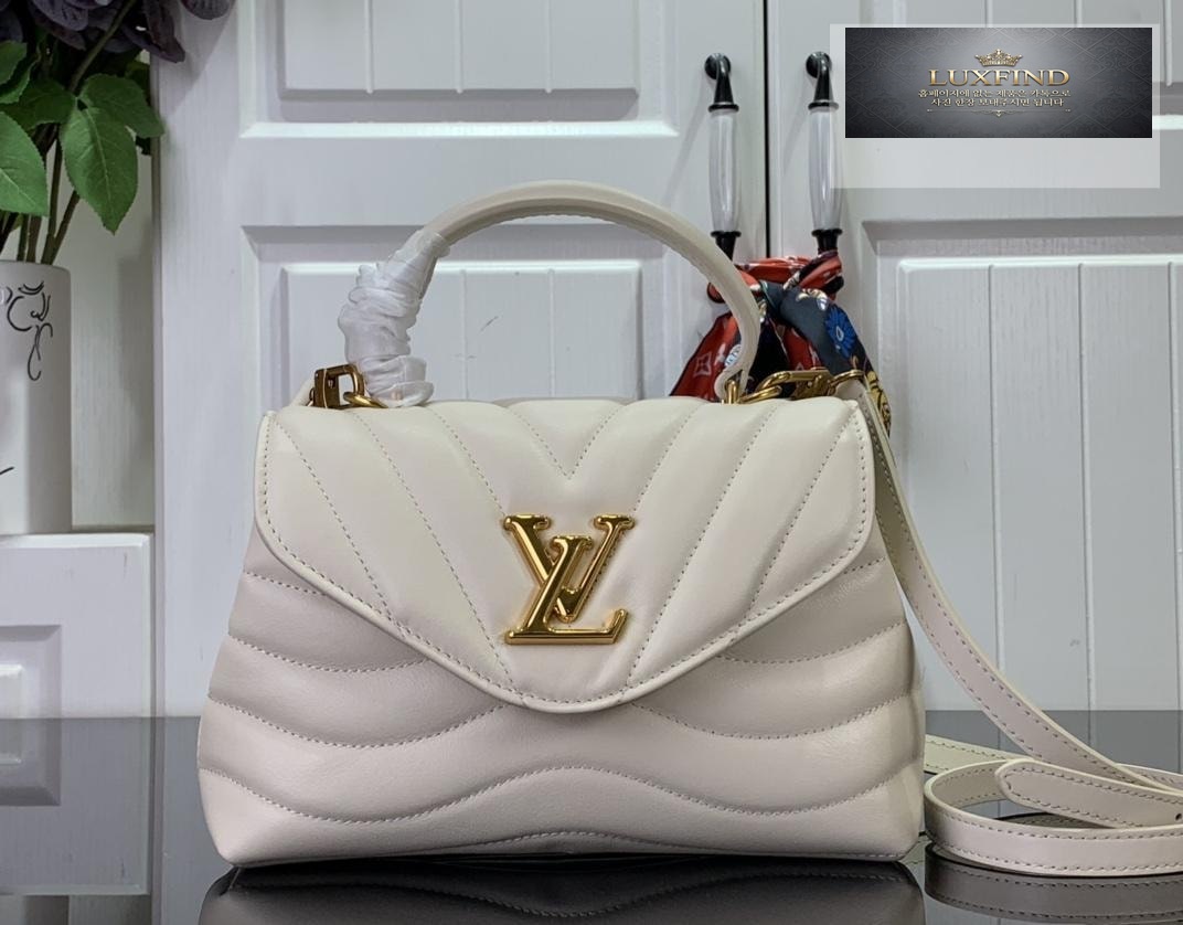 Louis Vuitton Hold Me