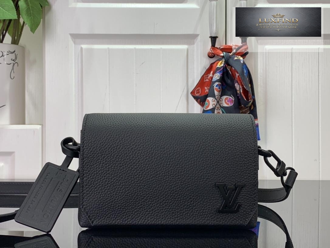 Louis Vuitton Fastline Wearable Wallet