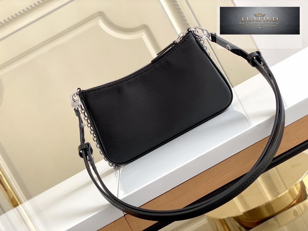 Louis Vuitton Easy Pouch on Strap Epi
