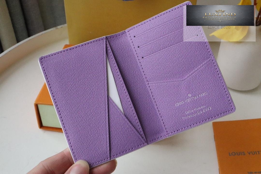 Louis Vuitton M82011