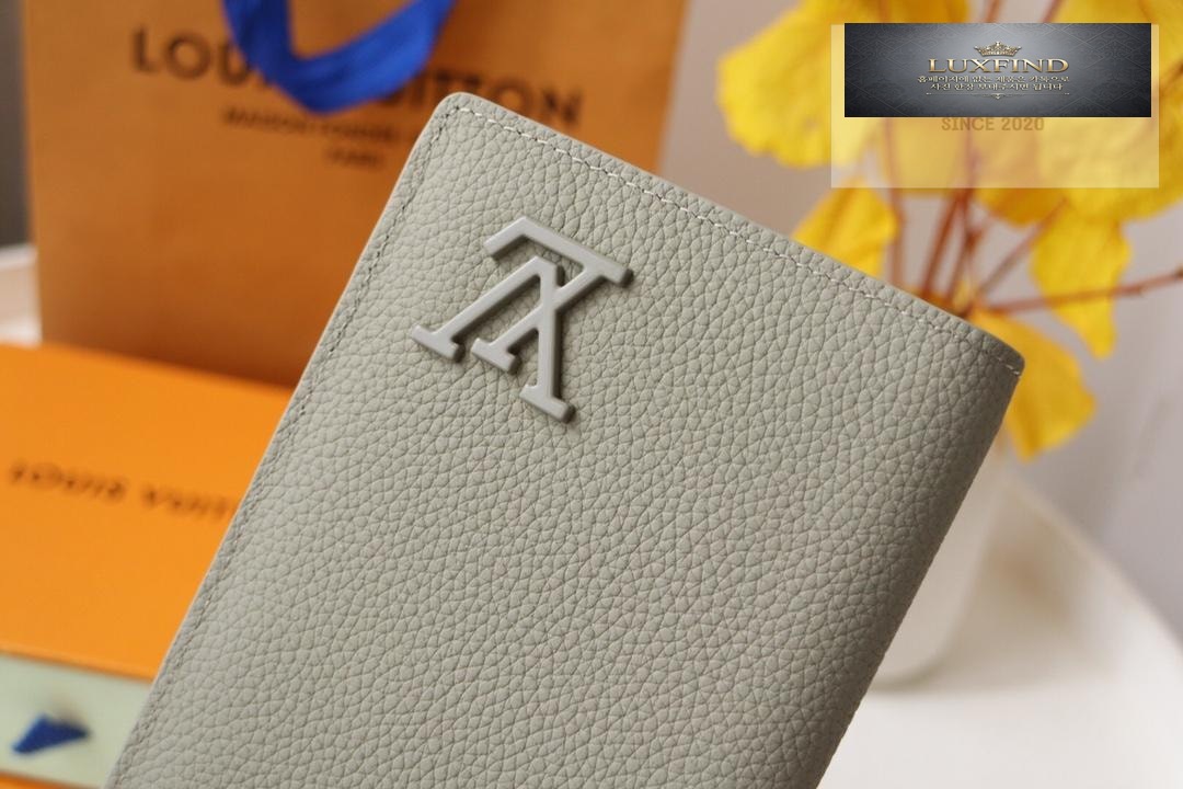 Louis Vuitton M81810