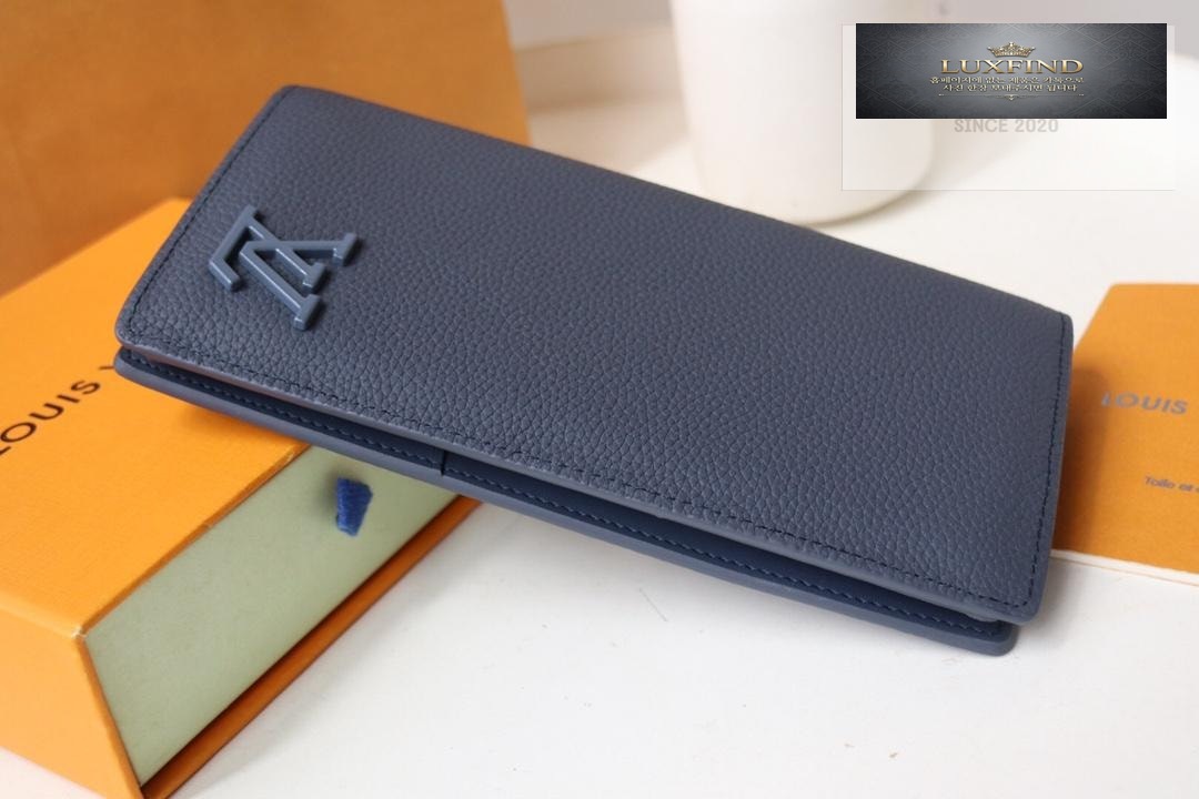 Louis Vuitton M81810