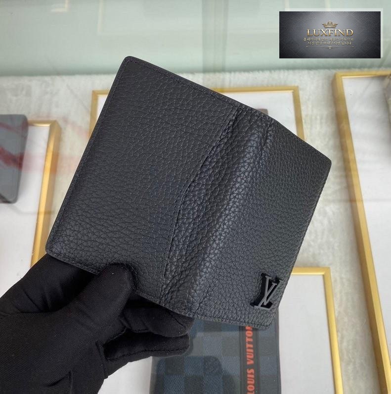 Louis Vuitton M69976