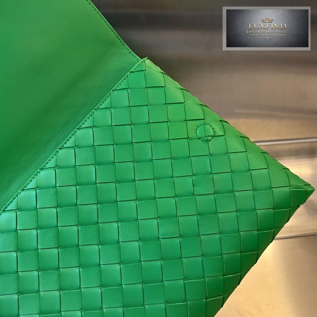 Bottega Veneta intrecio Flap Pouch