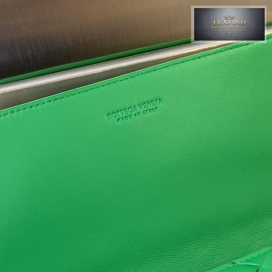 Bottega Veneta intrecio Flap Pouch