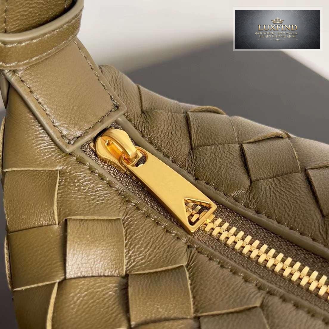 Bottega Veneta Wallis