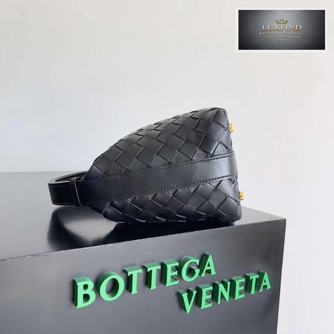 Bottega Veneta Wallis