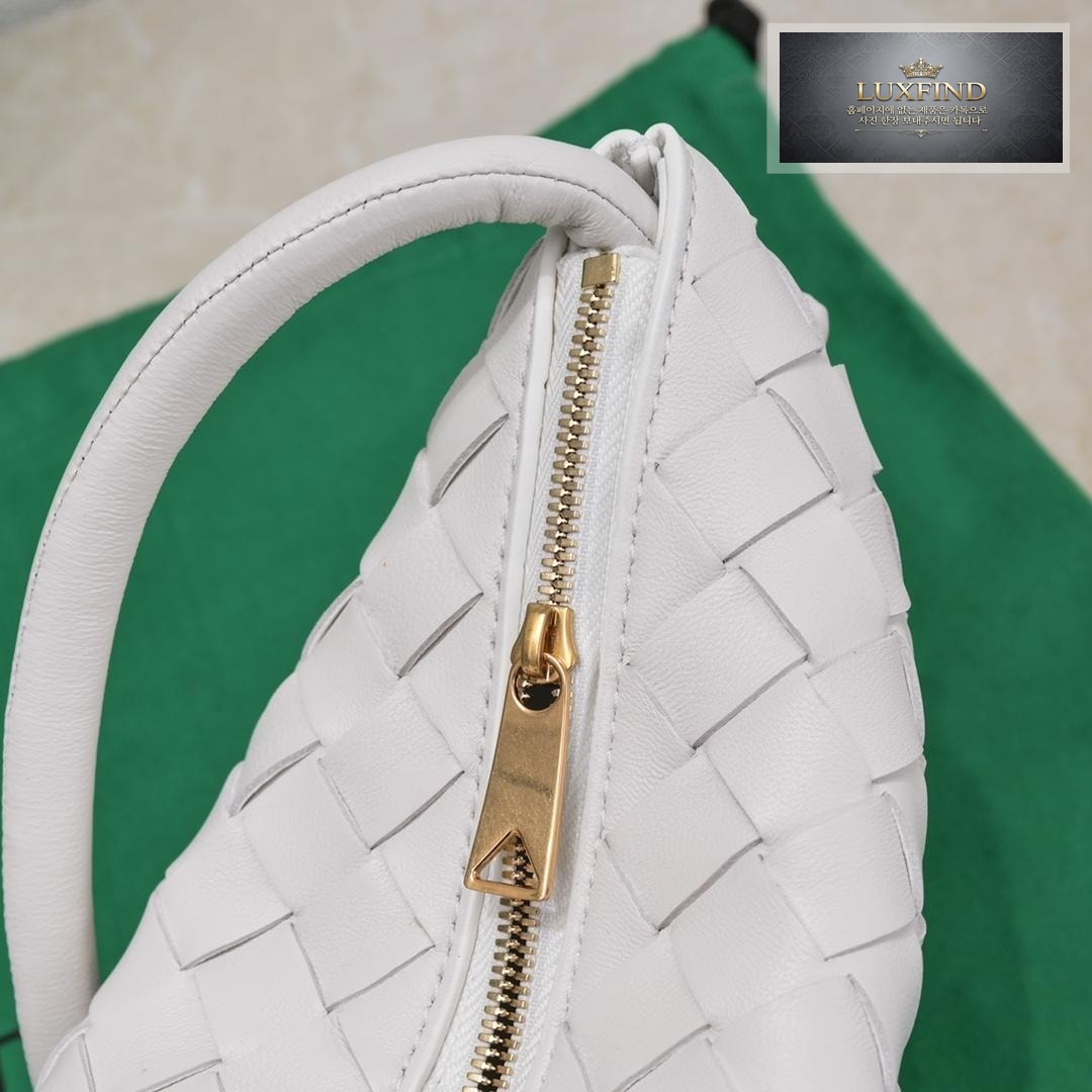 Bottega Veneta Turn Pouch