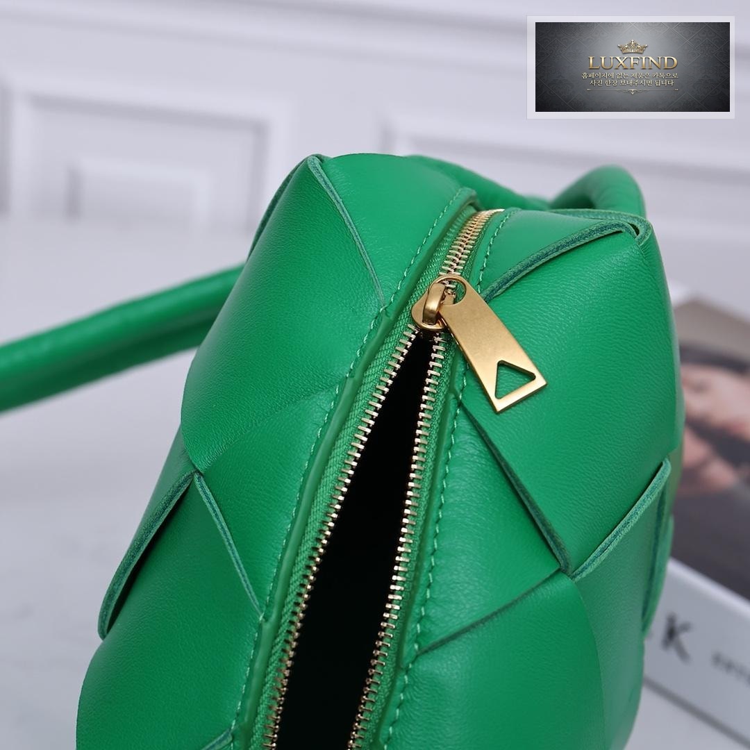 Bottega Veneta Mini Cassette Camera Bag