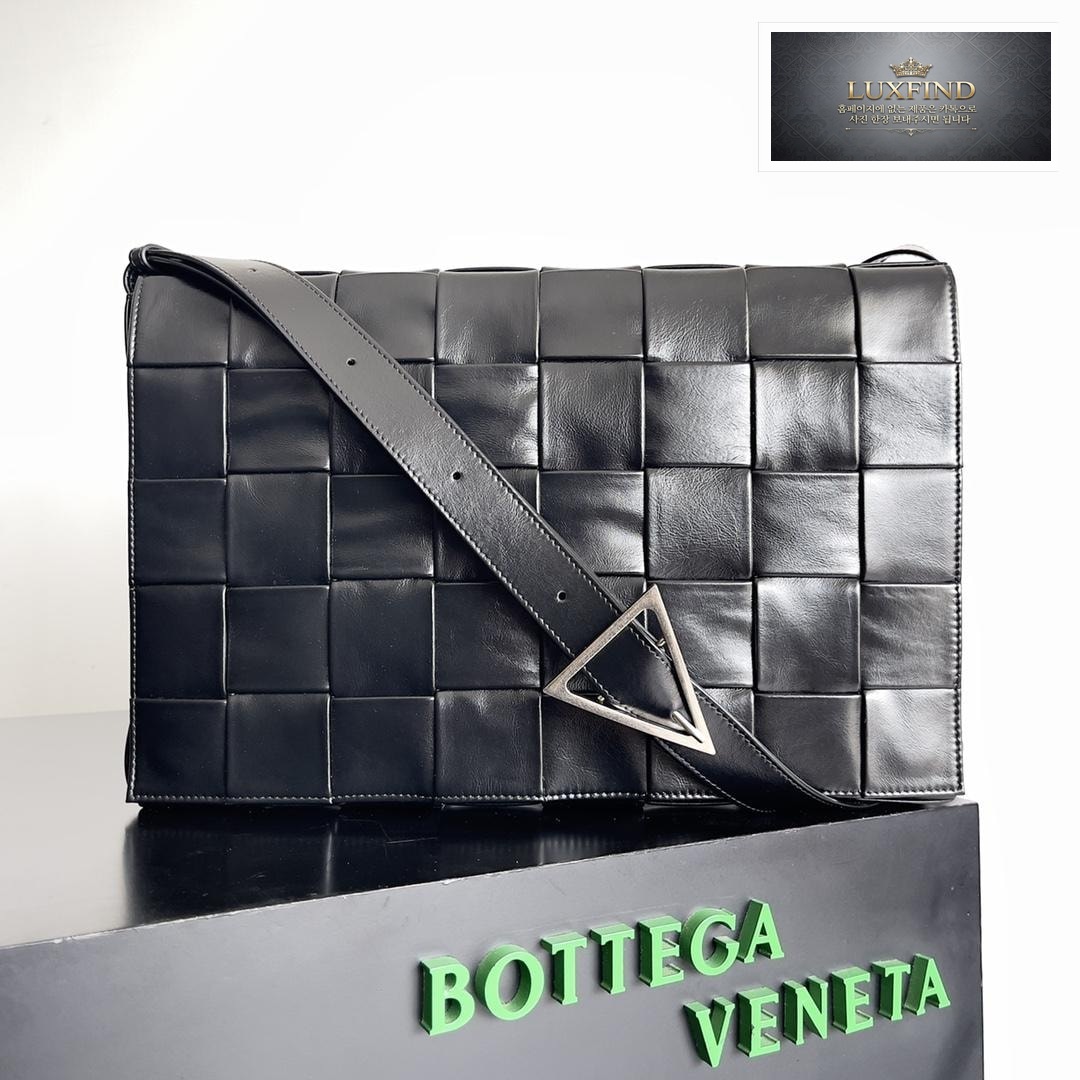 Bottega Veneta Maxi Cassette