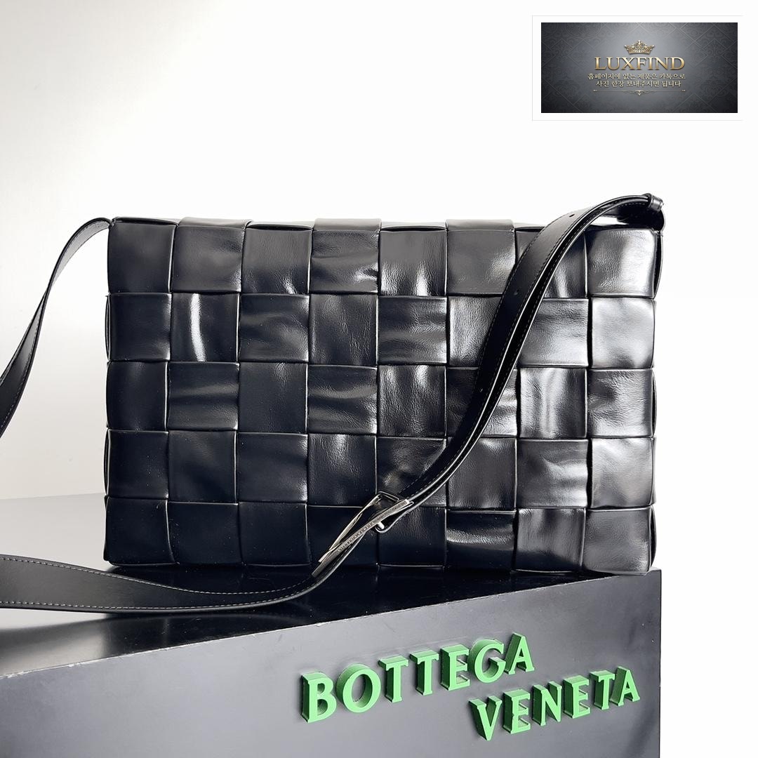 Bottega Veneta Maxi Cassette