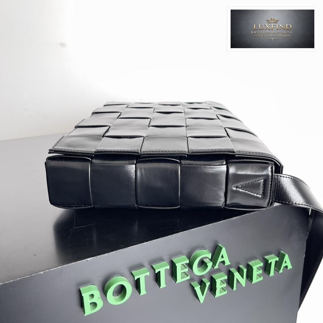 Bottega Veneta Maxi Cassette