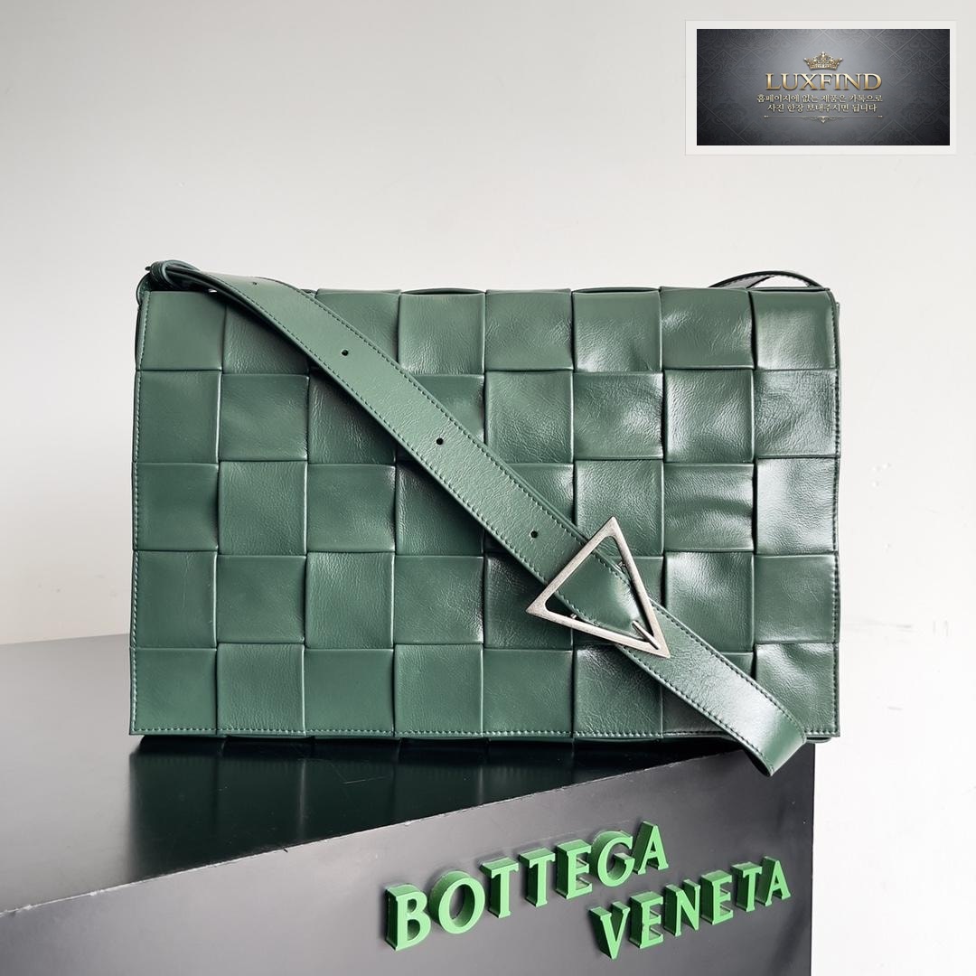 Bottega Veneta Maxi Cassette
