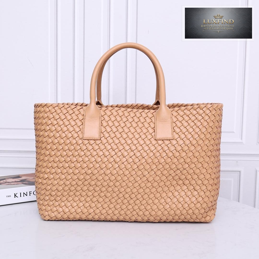 Bottega Veneta Cava Medium