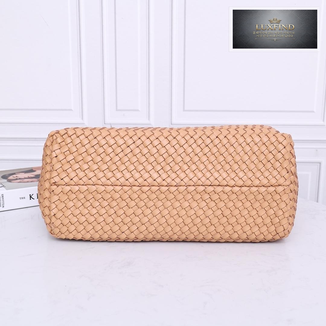 Bottega Veneta Cava Medium