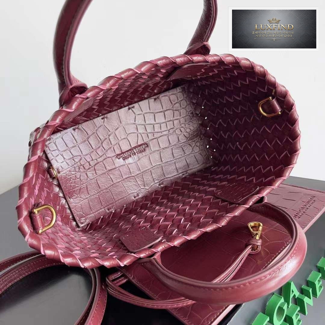 Bottega Veneta Cava Crocodile