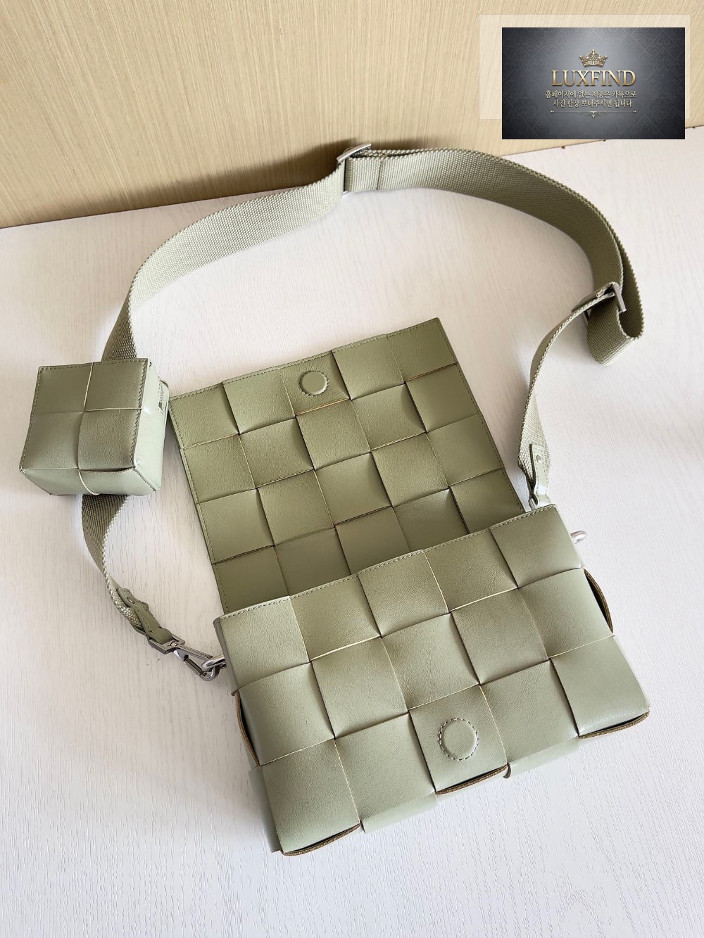 Bottega Veneta Cassette With Versatile Strap