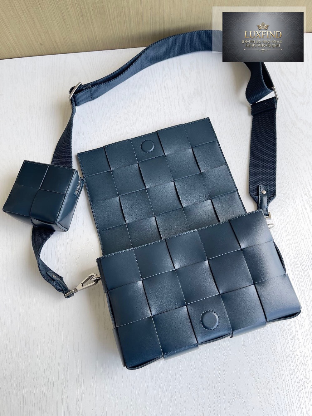 Bottega Veneta Cassette With Versatile Strap